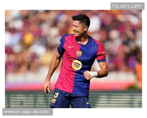 莱万连续两场西甲替补赛后不满率先离开诺坎普引发关注